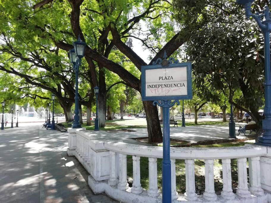 PETIT RIVADAVIA en el corazón de Mendoza Exterior foto
