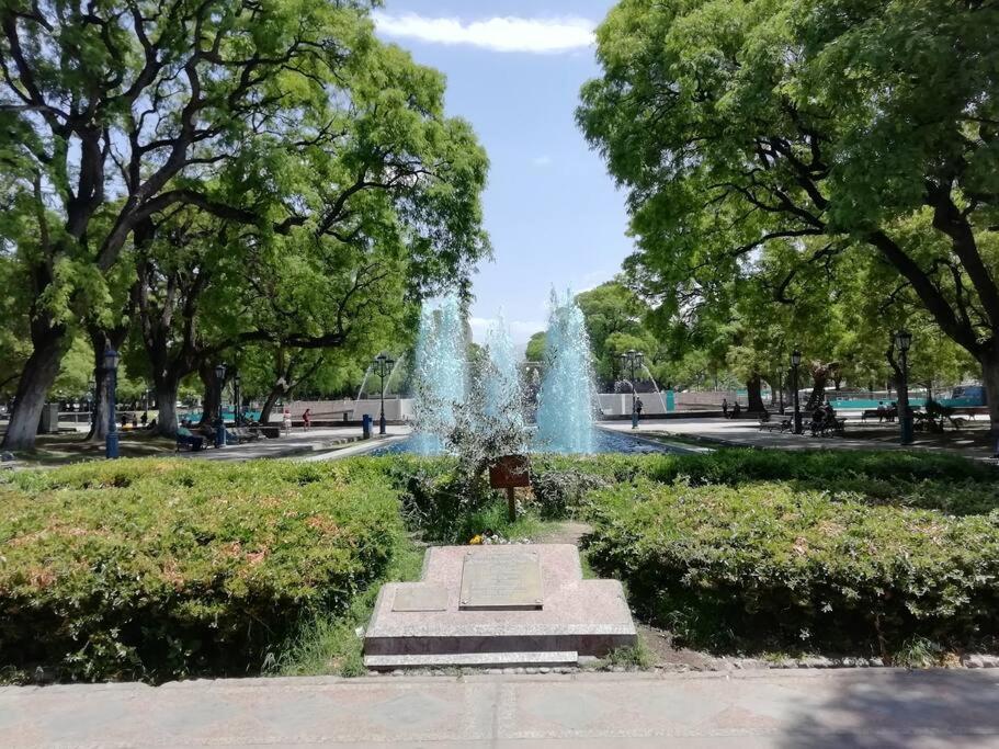 PETIT RIVADAVIA en el corazón de Mendoza Exterior foto