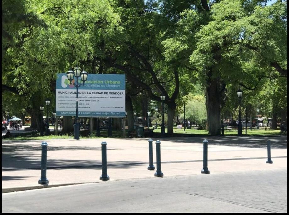 PETIT RIVADAVIA en el corazón de Mendoza Exterior foto