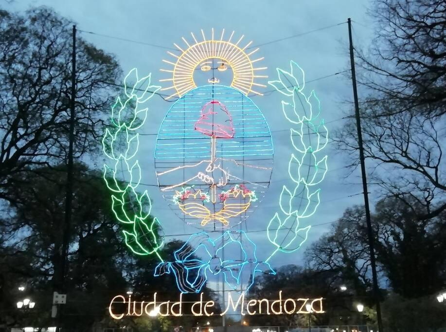 PETIT RIVADAVIA en el corazón de Mendoza Exterior foto